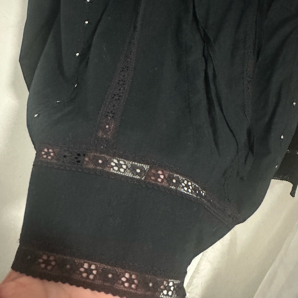 Classic Elements Woman Black Lace Trim Top, Size 20-22W - Picture 7 of 12